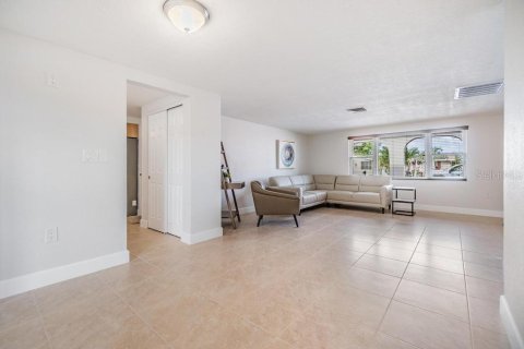 Casa en venta en New Port Richey, Florida, 2 dormitorios, 128.21 m2 № 1758144 - foto 20