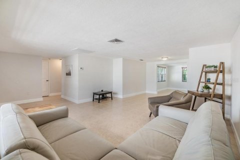 Casa en venta en New Port Richey, Florida, 2 dormitorios, 128.21 m2 № 1758144 - foto 15