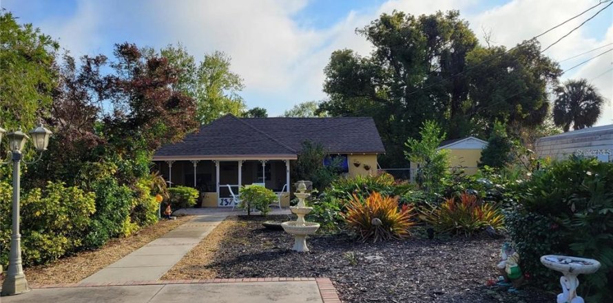 House in Mount Dora, Florida 2 bedrooms, 69.68 sq.m. № 1826811