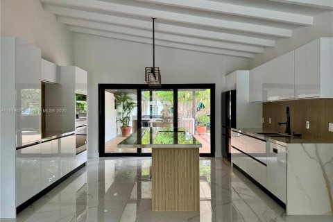 Casa en venta en Miami Springs, Florida, 4 dormitorios № 1830848 - foto 3