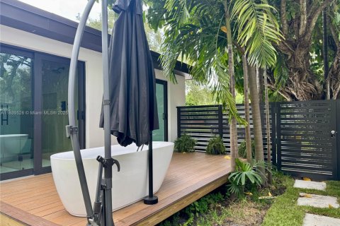 Casa en venta en Miami Springs, Florida, 4 dormitorios № 1830848 - foto 11