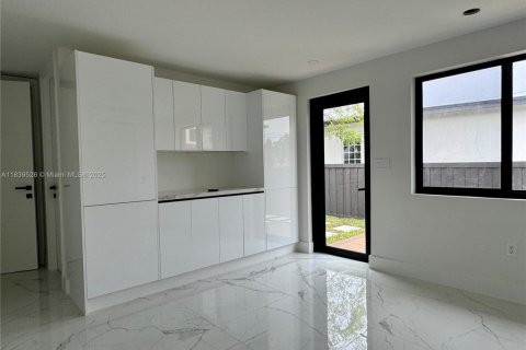 Casa en venta en Miami Springs, Florida, 4 dormitorios № 1830848 - foto 22
