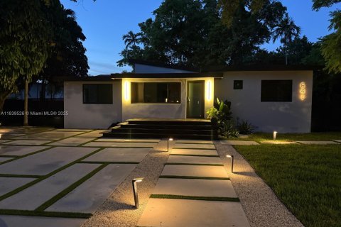 Casa en venta en Miami Springs, Florida, 4 dormitorios № 1830848 - foto 25
