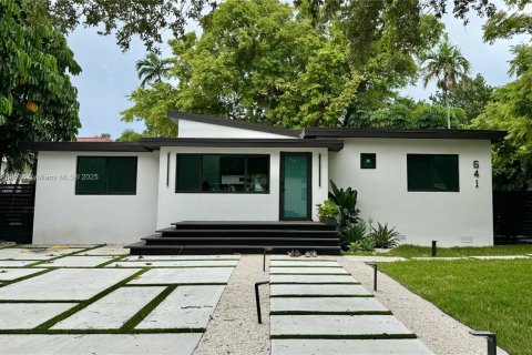 Casa en venta en Miami Springs, Florida, 4 dormitorios № 1830848 - foto 1