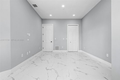 House in Cutler Bay, Florida 5 bedrooms, 438.22 sq.m. № 2430057 - photo 22