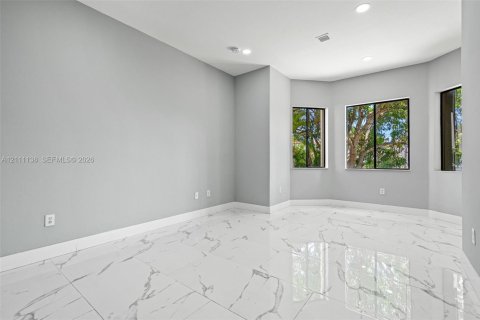 House in Cutler Bay, Florida 5 bedrooms, 438.22 sq.m. № 2430057 - photo 21