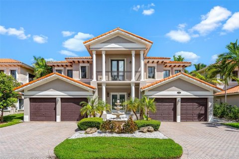House in Cutler Bay, Florida 5 bedrooms, 438.22 sq.m. № 2430057