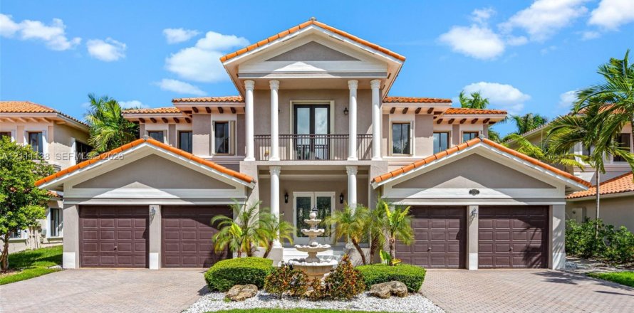 House in Cutler Bay, Florida 5 bedrooms, 438.22 sq.m. № 2430057
