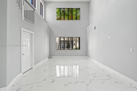 House in Cutler Bay, Florida 5 bedrooms, 438.22 sq.m. № 2430057 - photo 18
