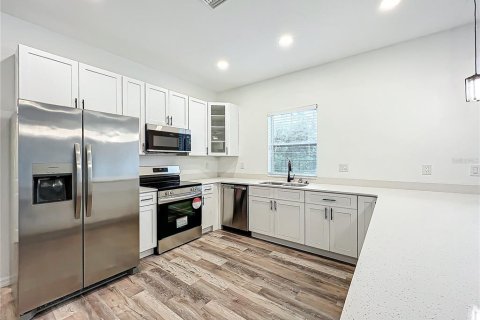 House in North Port, Florida 3 bedrooms, 152.08 sq.m. № 2108640 - photo 19