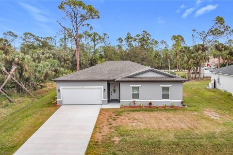 House in North Port, Florida 3 bedrooms, 152.08 sq.m. № 2108640 - photo 2