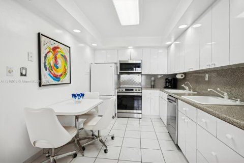 Купить кондоминиум в Майами-Бич, Флорида 2 спальни, 119.01м2, № 1972525 - фото 7