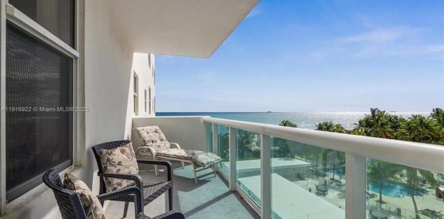 Кондоминиум с 2 спальнями в Майами-Бич, Флорида № 1972525