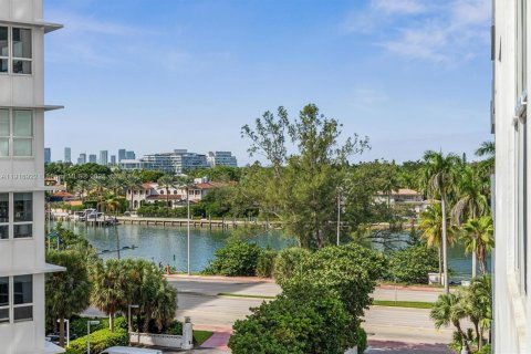 Купить кондоминиум в Майами-Бич, Флорида 2 спальни, 119.01м2, № 1972525 - фото 16