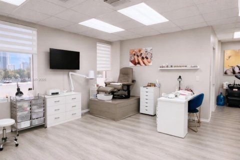 Commercial property in Hallandale Beach, Florida № 2058086 - photo 5