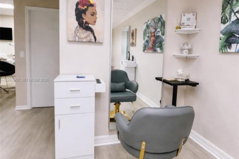 Commercial property in Hallandale Beach, Florida № 2058086 - photo 4