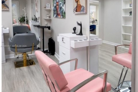 Commercial property in Hallandale Beach, Florida № 2058086 - photo 2