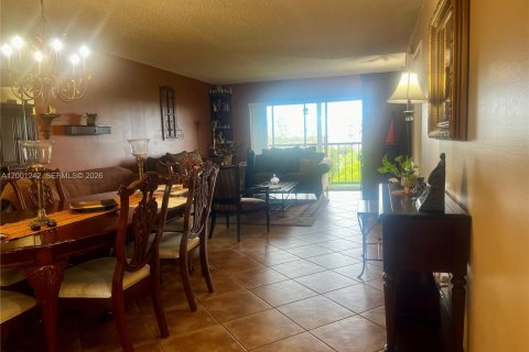 Condo in Lauderhill, Florida, 2 bedrooms  № 2065239 - photo 25