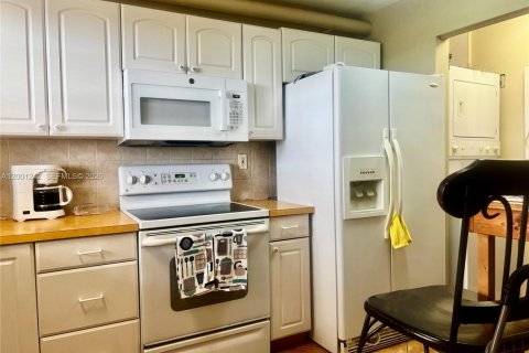 Condo in Lauderhill, Florida, 2 bedrooms  № 2065239 - photo 30
