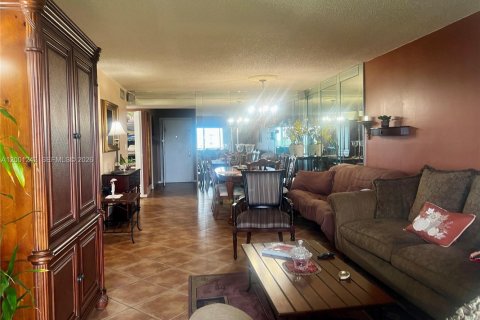 Condo in Lauderhill, Florida, 2 bedrooms  № 2065239 - photo 2