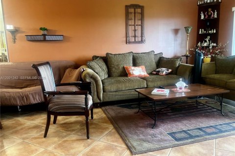 Condo in Lauderhill, Florida, 2 bedrooms  № 2065239 - photo 12