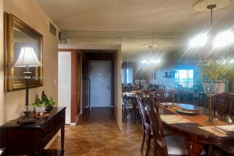 Condo in Lauderhill, Florida, 2 bedrooms  № 2065239 - photo 18