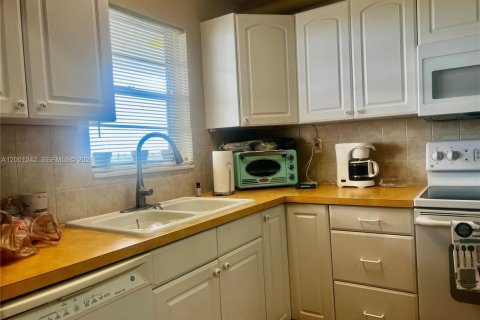 Condo in Lauderhill, Florida, 2 bedrooms  № 2065239 - photo 29