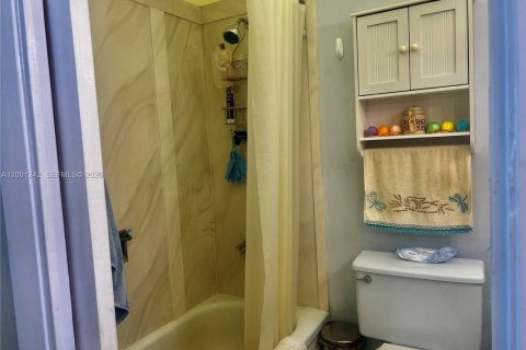 Condo in Lauderhill, Florida, 2 bedrooms  № 2065239 - photo 15