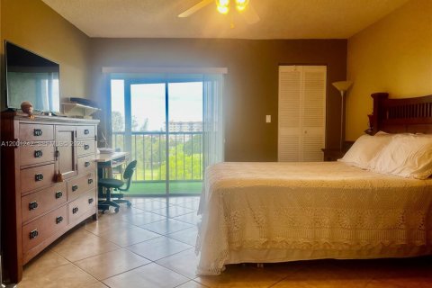 Condo in Lauderhill, Florida, 2 bedrooms  № 2065239 - photo 3