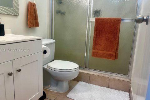 Condo in Lauderhill, Florida, 2 bedrooms  № 2065239 - photo 23