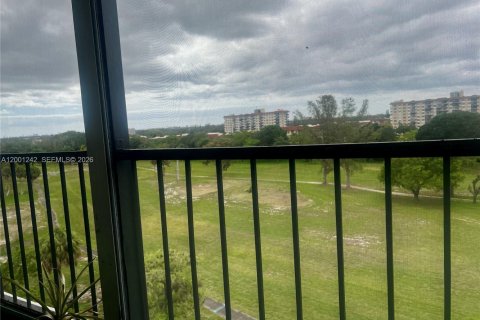 Condo in Lauderhill, Florida, 2 bedrooms  № 2065239 - photo 6