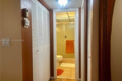 Condo in Lauderhill, Florida, 2 bedrooms  № 2065239 - photo 24