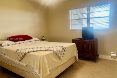 Condo in Lauderhill, Florida, 2 bedrooms  № 2065239 - photo 22