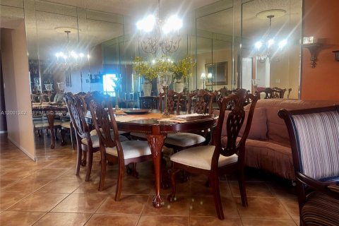 Condo in Lauderhill, Florida, 2 bedrooms  № 2065239 - photo 14