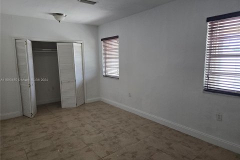 House in Hialeah, Florida 4 bedrooms, 194.82 sq.m. № 1867910 - photo 17