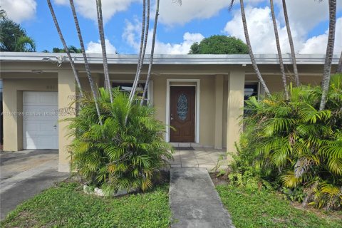 House in Hialeah, Florida 4 bedrooms, 194.82 sq.m. № 1867910 - photo 5