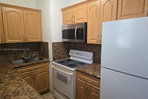 House in Hialeah, Florida 4 bedrooms, 194.82 sq.m. № 1867910 - photo 10