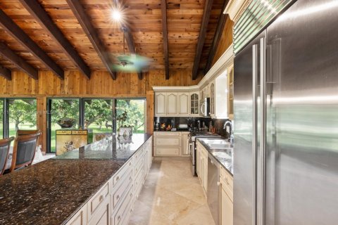 House in Miami, Florida 4 bedrooms, 399.11 sq.m. № 1977647 - photo 19