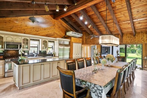 House in Miami, Florida 4 bedrooms, 399.11 sq.m. № 1977647 - photo 22