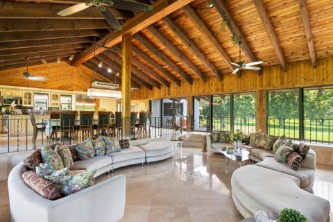 House in Miami, Florida 4 bedrooms, 399.11 sq.m. № 1977647 - photo 25