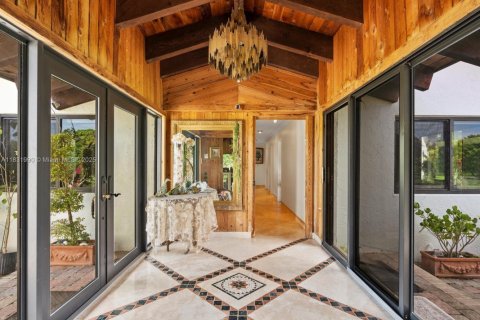 House in Miami, Florida 4 bedrooms, 399.11 sq.m. № 1977647 - photo 11