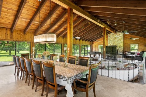 House in Miami, Florida 4 bedrooms, 399.11 sq.m. № 1977647 - photo 23