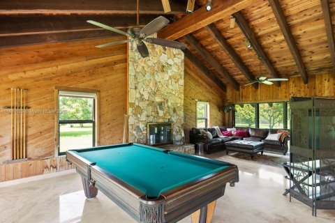 House in Miami, Florida 4 bedrooms, 399.11 sq.m. № 1977647 - photo 28