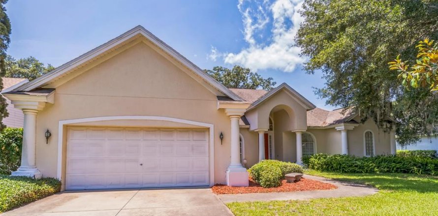 Casa en Eustis, Florida 3 dormitorios, 204.29 m2 № 1747333