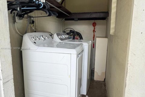 Casa en venta en Miami, Florida, 2 dormitorios, 83.15 m2 № 2058592 - foto 8