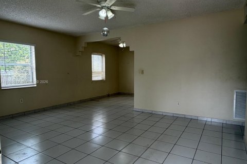 Casa en venta en Miami, Florida, 2 dormitorios, 83.15 m2 № 2058592 - foto 3