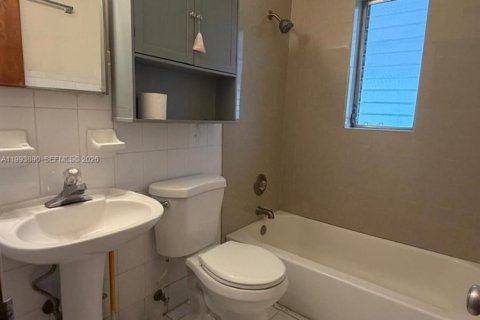 Casa en venta en Miami, Florida, 2 dormitorios, 83.15 m2 № 2058592 - foto 5