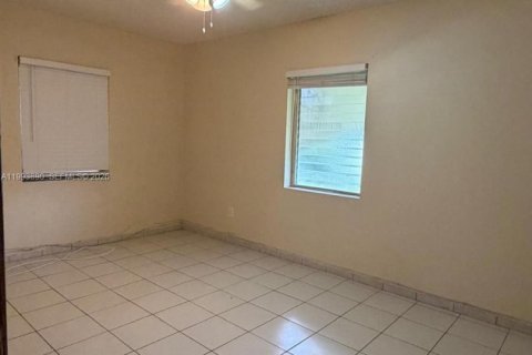 Casa en venta en Miami, Florida, 2 dormitorios, 83.15 m2 № 2058592 - foto 4