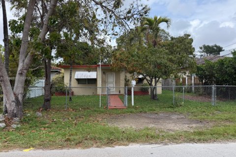 Casa en venta en Miami, Florida, 2 dormitorios, 83.15 m2 № 2058592 - foto 2