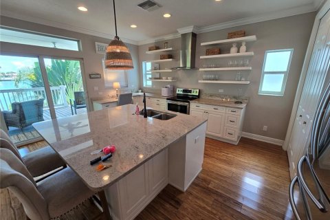 Casa en alquiler en Treasure Island, Florida, 3 dormitorios, 151.8 m2 № 1915353 - foto 9